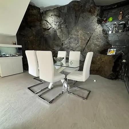 The Tavern - Luxury Villa
